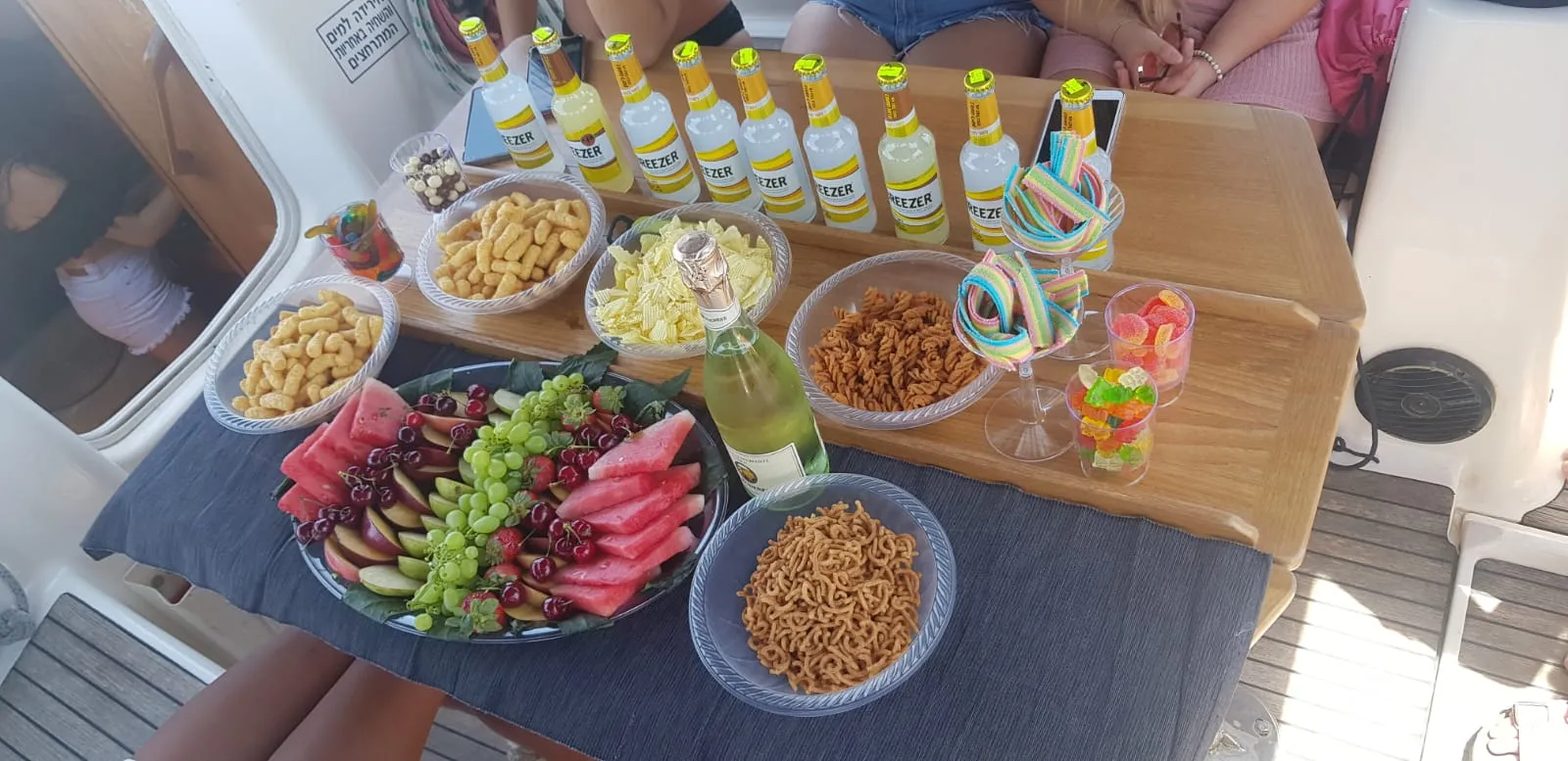 כיבוד ביאכטה ליום הולדת